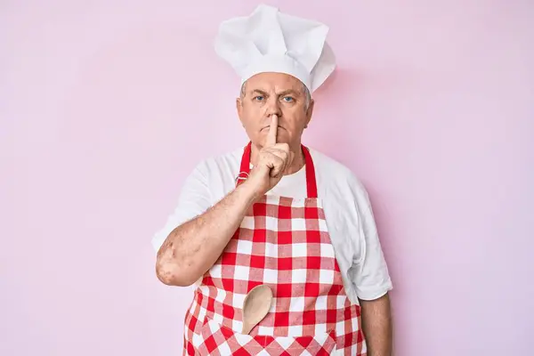 Senior Grey Haired Man Wearing Professional Baker Apron Asking Quiet — Stock Photo, Image