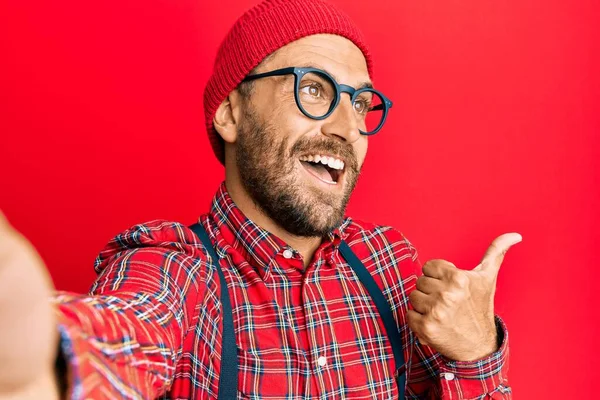 Handsome Hipster Man Beard Taking Selfie Photo Smartphone Pointing Thumb — Stock Photo, Image