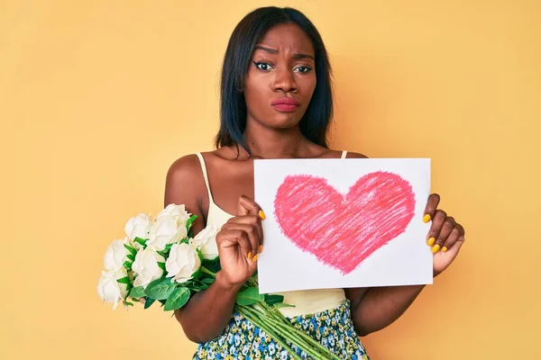 Jonge Afro Amerikaanse Vrouw Met Een Hart Trekkracht Bloemen Sceptisch — Stockfoto