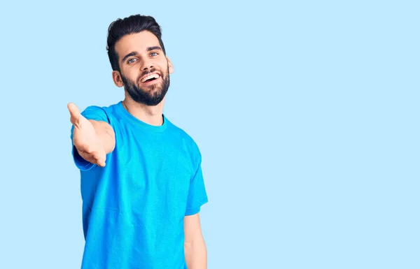 Young Handsome Man Beard Wearing Casual Shirt Smiling Cheerful Offering — Stock Photo, Image