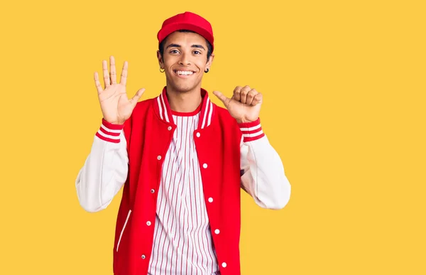 Joven Africano Amerciano Vestido Con Uniforme Béisbol Mostrando Señalando Con —  Fotos de Stock