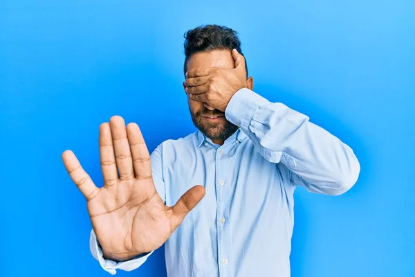 Bell Uomo Con Barba Che Indossa Abiti Casual Che Coprono — Foto Stock