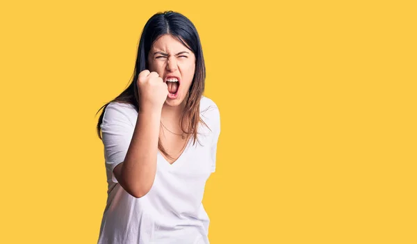 Junge Schöne Brünette Frau Lässigem Shirt Wütend Und Wütend Die — Stockfoto