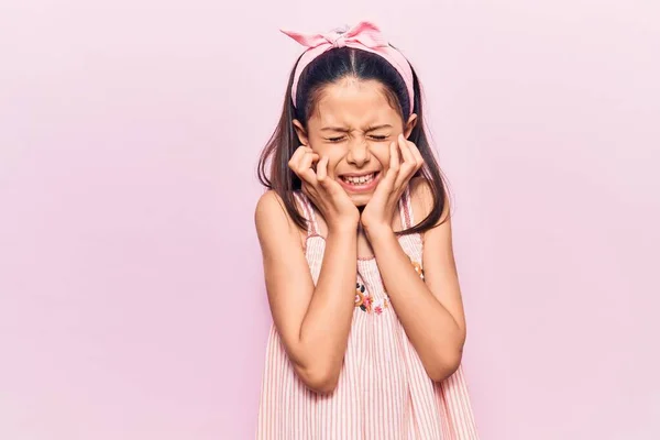 Mooi Kind Meisje Dragen Casual Kleding Die Oren Met Vingers — Stockfoto