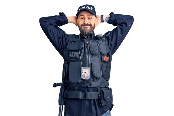 Jonge Knappe Man Politie Uniform Ontspannen Strekken Armen Handen Achter — Stockfoto