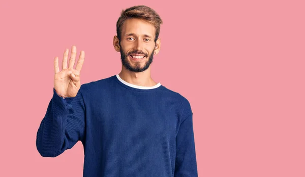 Bonito Loiro Com Barba Vestindo Camisola Casual Mostrando Apontando Para — Fotografia de Stock