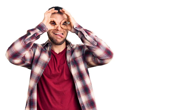 Joven Hombre Guapo Con Camisa Casual Haciendo Buen Gesto Como — Foto de Stock