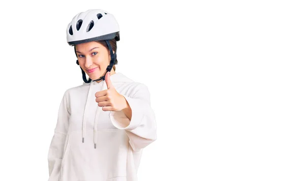 Beautiful Brunette Young Woman Wearing Bike Helmet Sporty Clothes Doing — Stock Photo, Image