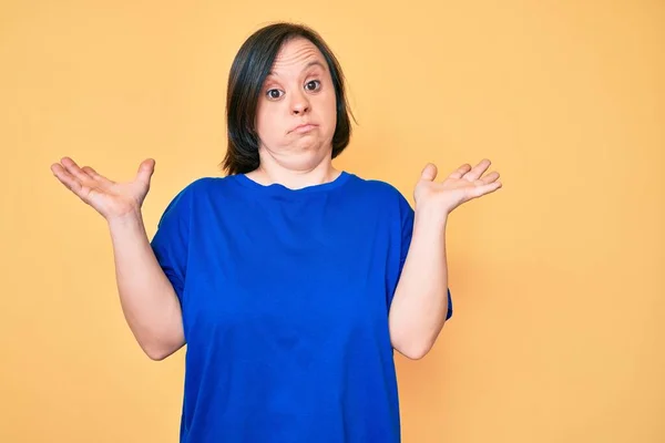 Brunette Woman Syndrome Wearing Casual Clothes Clueless Confused Open Arms — Stock Photo, Image