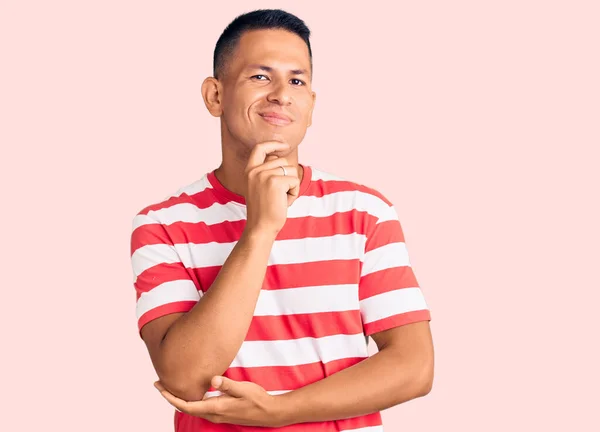 Young Handsome Latin Man Wearing Casual Clothes Looking Confident Camera — Stock Photo, Image