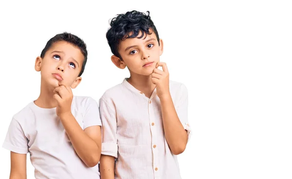 Couple Little Brothers Together Wearing Casual Clothes Serious Face Thinking — Stock Photo, Image