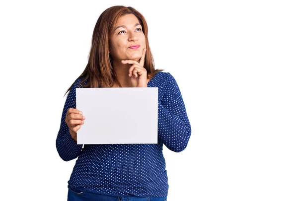 Middle Age Latin Woman Holding Paper Banner Blank Space Serious — Stock Photo, Image