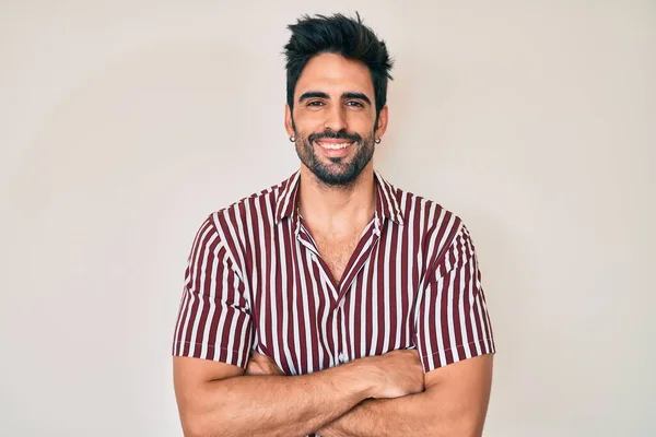 Hombre Hispano Guapo Con Barba Llevando Ropa Casual Cara Feliz —  Fotos de Stock