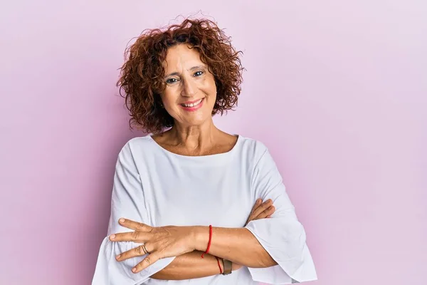 Mulher Madura Meia Idade Bonita Vestindo Roupas Elegantes Sobre Fundo — Fotografia de Stock