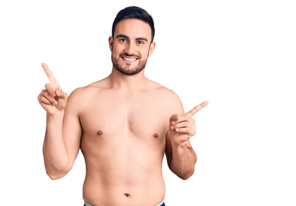 Joven Hombre Guapo Con Traje Baño Sonriendo Confiado Señalando Con —  Fotos de Stock