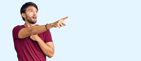 Handsome Hispanic Man Wearing Casual Clothes Pointing Finger Surprised Ahead — Stock Photo, Image