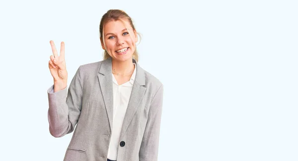 Jovem Mulher Loira Bonita Vestindo Jaqueta Elegante Sorrindo Olhando Para — Fotografia de Stock