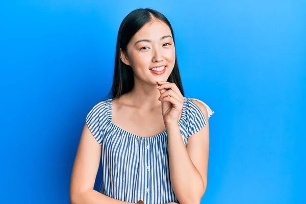 Young Chinese Woman Wearing Casual Striped Shirt Looking Confident Camera — Stock Photo, Image