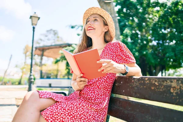 Young Blonde Woman Vacation Reading Book Sitting Bench Park — Stock Photo, Image