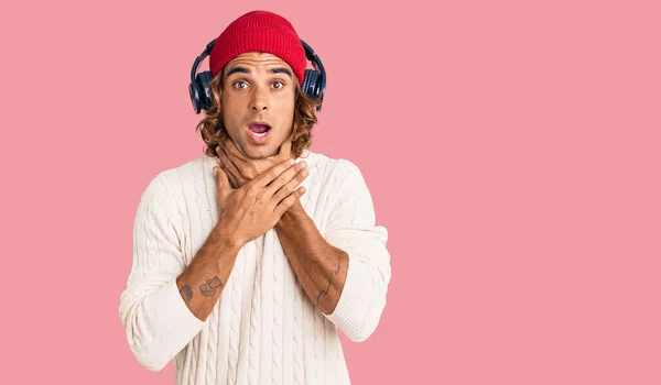 Young Hispanic Man Listening Music Using Headphones Shouting Suffocate Because — Stock Photo, Image