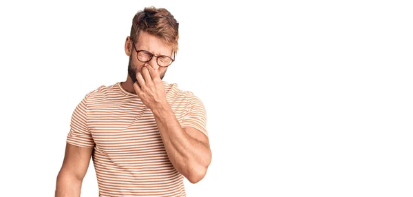 Young Caucasian Man Wearing Casual Clothes Glasses Smelling Something Stinky — Stock Photo, Image