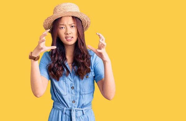 Jong Mooi Chinees Meisje Dragen Zomer Hoed Schreeuwen Gefrustreerd Met — Stockfoto