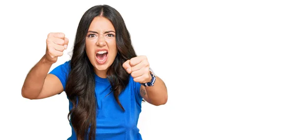 Mooie Brunette Jonge Vrouw Dragen Casual Kleding Boos Gek Opvoeden — Stockfoto