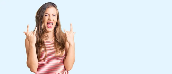 Beautiful Caucasian Young Woman Wearing Casual Clothes Shouting Crazy Expression — Stock Photo, Image