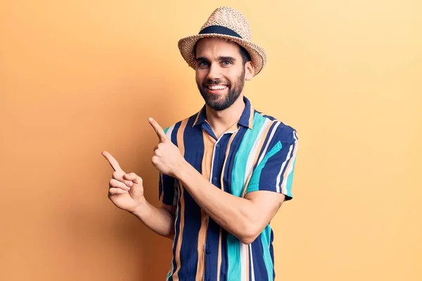 Young Handsome Man Beard Wearing Summer Hat Shirt Smiling Looking — Stock Photo, Image