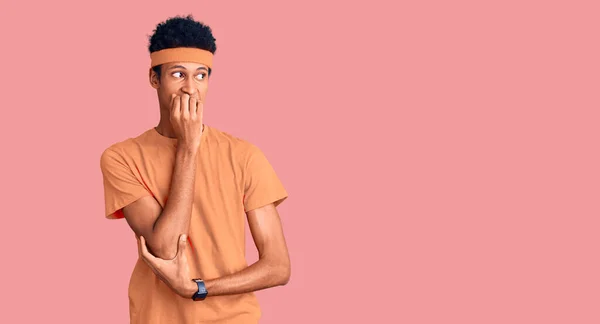 Jovem Afro Americano Vestindo Roupas Esportivas Parecendo Estressado Nervoso Com — Fotografia de Stock