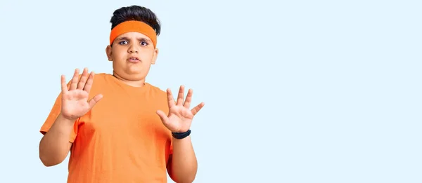 Kleine Junge Sportkleidung Ängstlich Und Verängstigt Mit Angst Ausdruck Stop — Stockfoto