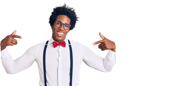 Bello Uomo Afro Americano Con Capelli Afro Indossa Hipster Look — Foto Stock