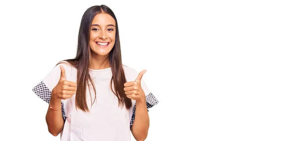 Mujer Hispana Joven Con Ropa Casual Signo Éxito Haciendo Gesto — Foto de Stock