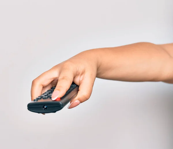 Mão Caucasiano Jovem Mulher Mudando Canal Televisão Segurando Controle Remoto — Fotografia de Stock