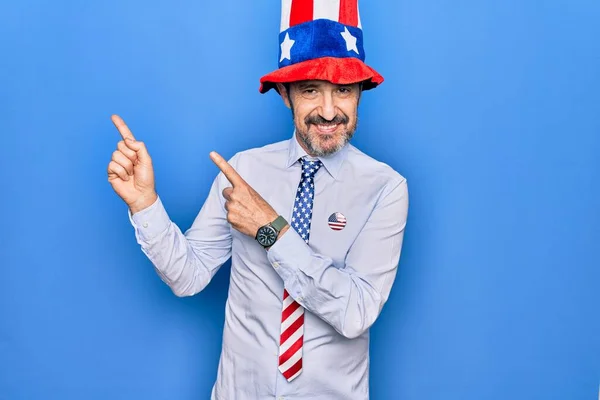 Medelåldern Stilig Patriotisk Man Bär Usa Hatt Och Slips Över — Stockfoto