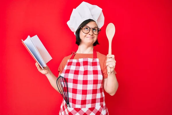 Brunette Woman Syndrome Wearing Professional Baker Apron Reading Cooking Recipe — Stock Photo, Image