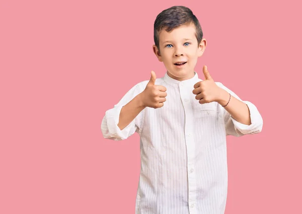 Criança Loira Bonito Vestindo Sinal Sucesso Camisa Elegante Fazendo Gesto — Fotografia de Stock