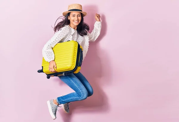 Jeune Belle Femme Vacances Portant Des Vêtements Été Chapeau Souriant — Photo