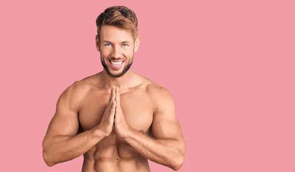 Young Caucasian Man Standing Shirtless Praying Hands Together Asking Forgiveness — Stock Photo, Image