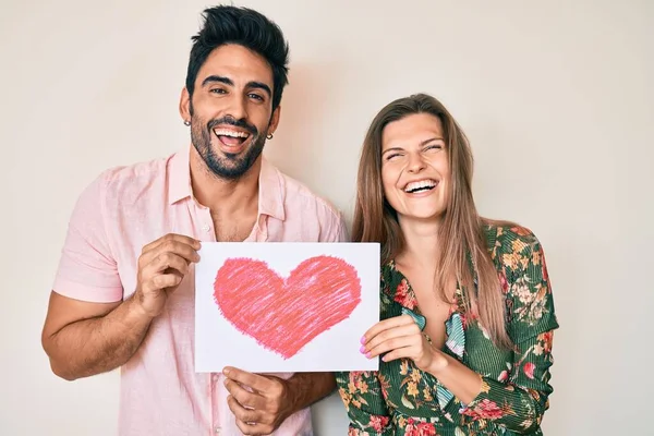 Bela Jovem Casal Juntos Segurando Coração Desenhar Sorrindo Rindo Duro — Fotografia de Stock