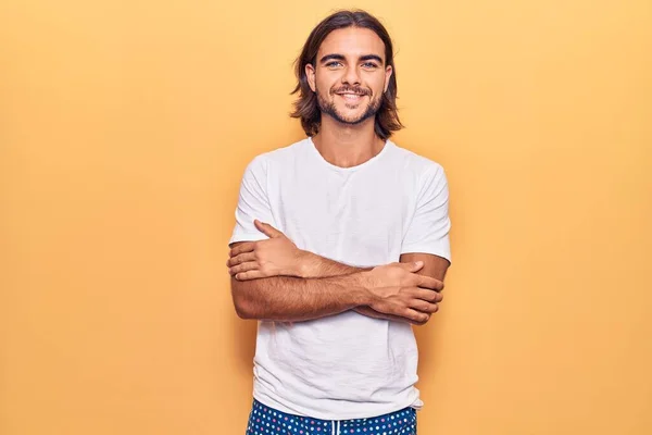 Joven Hombre Guapo Con Ropa Casual Cara Feliz Sonriendo Con — Foto de Stock