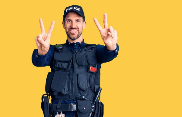 Joven Hombre Guapo Vistiendo Uniforme Policía Sonriendo Con Lengua Hacia — Foto de Stock