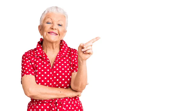 Senior Bella Donna Con Gli Occhi Azzurri Capelli Grigi Indossa — Foto Stock