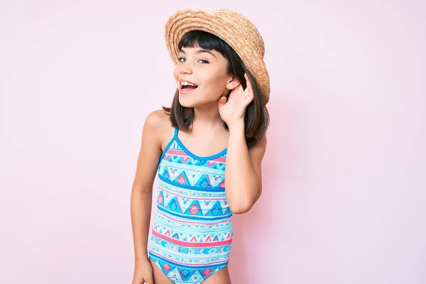 Menina Pequena Com Estrondo Vestindo Maiô Chapéu Verão Sorrindo Com — Fotografia de Stock
