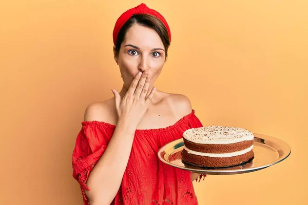 Young Brunette Woman Short Hair Holding Carrot Cake Covering Mouth — Stock Photo, Image