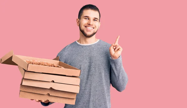 Jeune Bel Homme Tenant Livraison Boîtes Pizza Italiennes Surpris Par — Photo