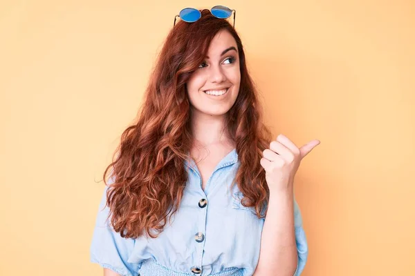 Young Beautiful Woman Wearing Casual Clothes Sunglasses Smiling Happy Face — Stock Photo, Image