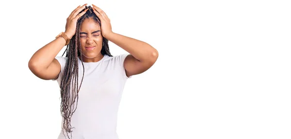 Saçları Günlük Giysiler Giyen Baş Ağrısı Çeken Çaresiz Stresli Acı — Stok fotoğraf