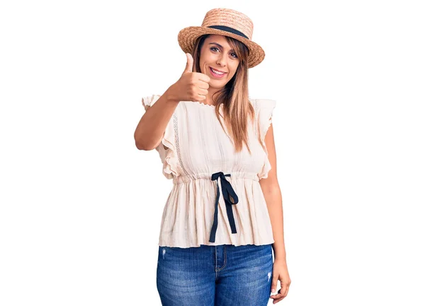 Junge Schöne Frau Mit Sommermütze Und Shirt Die Mit Der — Stockfoto