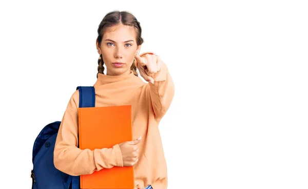 Hermosa Mujer Caucásica Con Cabello Rubio Usando Mochila Estudiante Sosteniendo —  Fotos de Stock